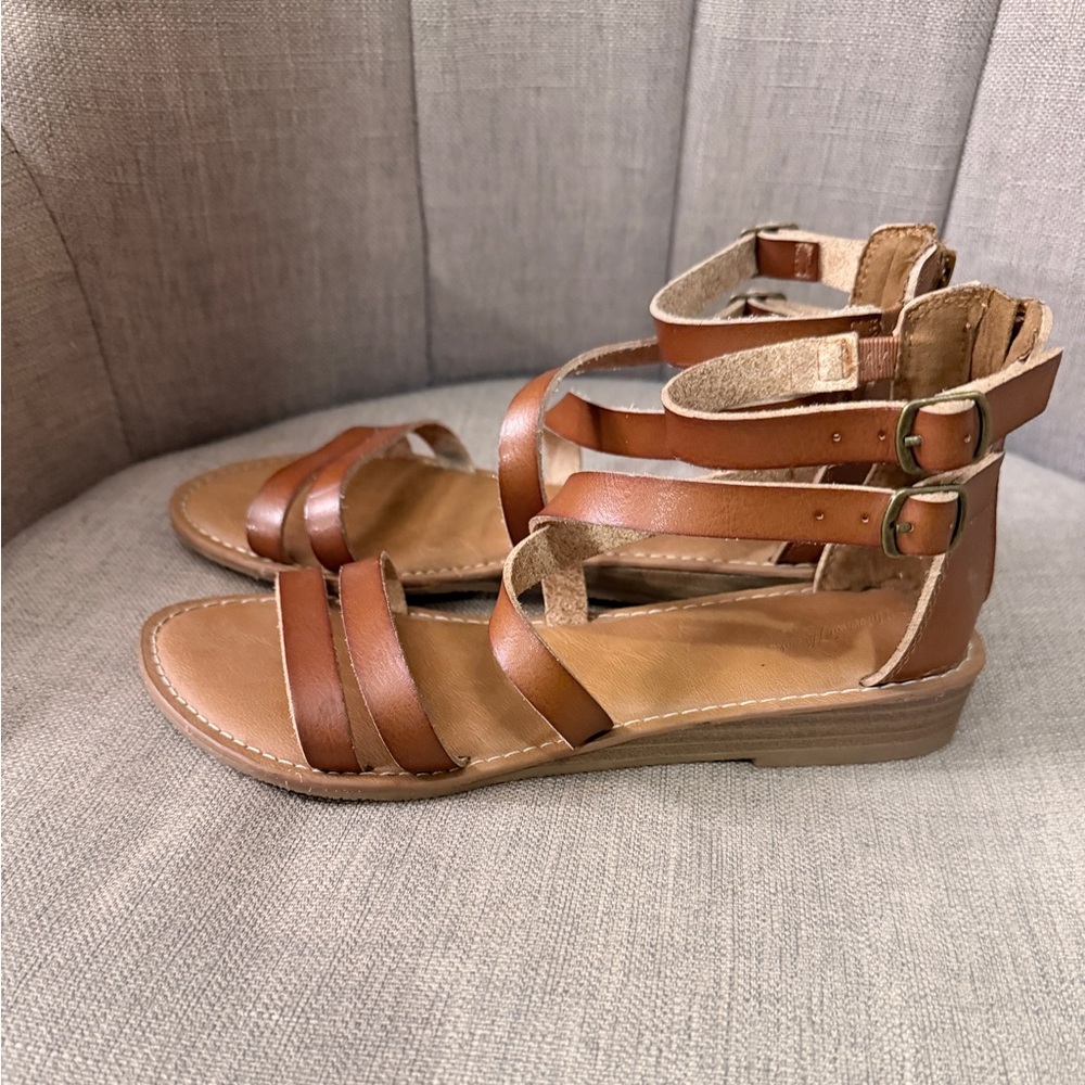 Universal Thread sandals - Picture 2 of 5
